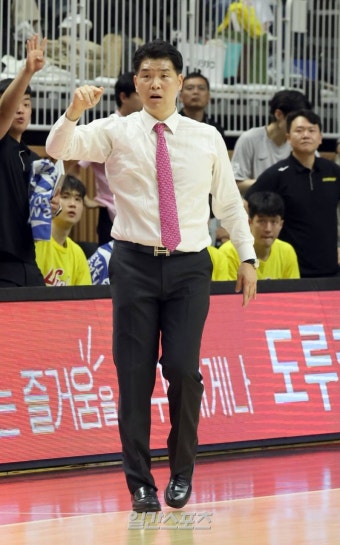 [IS 패장] 조상현 감독 한숨 “내가 부족했다…희재 공백이 크다”