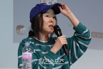 [포토] 기자회견 진행하는 민희진 어도어 대표