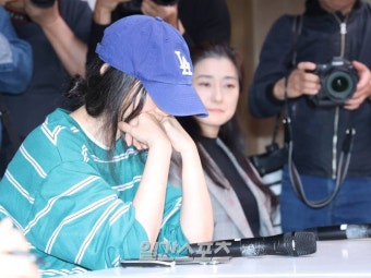 [포토] 고개 푹 숙인 민희진 어도어 대표