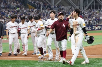 [포토]키움, 삼성에 스윕패 당하며 속절없는 7연패