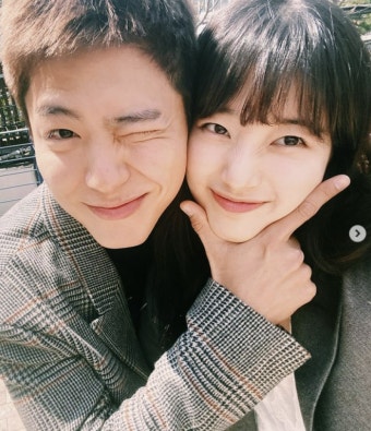 수지X박보검 투샷…“이 케미, 이 얼굴합? 무조건 된다” [왓IS]