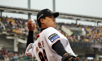 류현진 마침내 100승,  '노시환 만루포·안치홍 싹쓸이' 축포도 쾅쾅