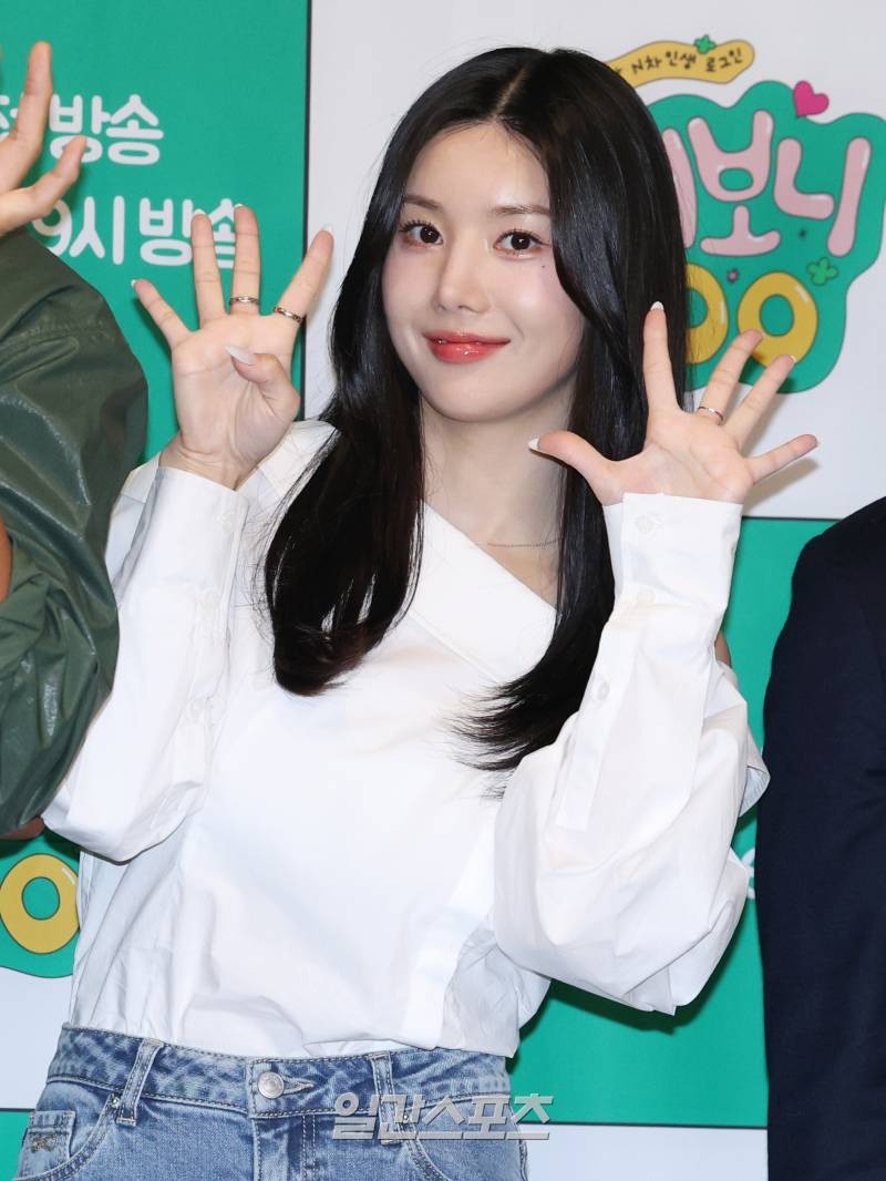 가수 권은비, 워터밤 부산 2025 불참 결정…건강 회복에 최선 다할 것 약속