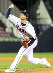 [포토]김동주, 9회 마무리 등판