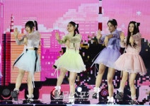 뉴진스, ‘하이브-어도어’ 분쟁 후 첫 무대 성료…“뜻 깊고 영광”