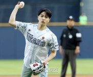[포토]김명수(엘), 포수 미트 한가운데를 향해