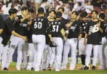 [포토] KT, 2차전 4-3 승리