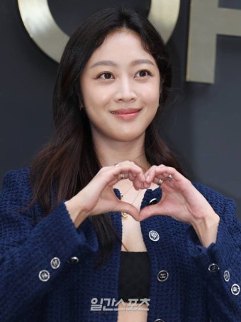 [포토] 조보아, 볼하트도 예쁘게 해요