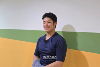 두산 합류한 '뜨거운 감자' 시라카와, 