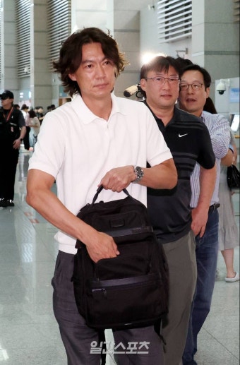 [포토]홍명보 감독, 코치진 구성 위해 유럽출장