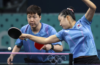 신유빈-임종훈, '찰떡 호흡'으로 16강전 4-0 완승...쾌진격 시작했다 [2024 파리]