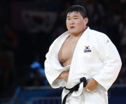 '프랑스 유도 영웅' 리네르에게 허리 후리기 한판 패...김민종, 최중량급 銀 새 역사 [2024 파리]