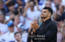 [오피셜] ‘웰컴 솔란케’ 토트넘, 1100억원 공격수 품다…프리시즌서 박수로 맞이