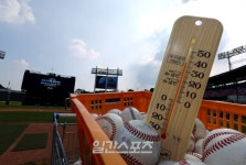 부산·창원 프로야구 경기, 폭염으로 취소…선수와 관중 안전 고려