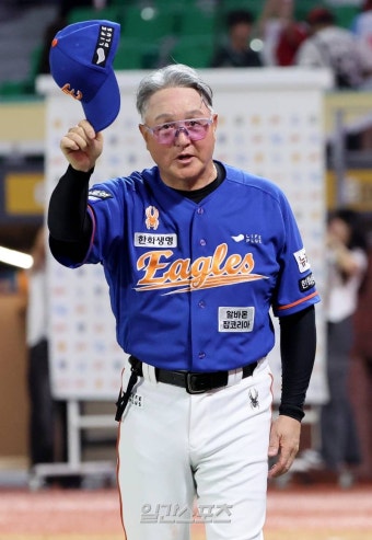 [포토]주말 3연승 김경문 감독, 더 올라가겠습니다