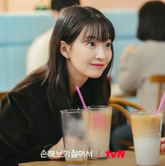 ‘욕설+29금 대사’ 신민아에게 이런 모습이?…’손해 보기 싫어서’ 제작진도 놀랐다 [RE스타]