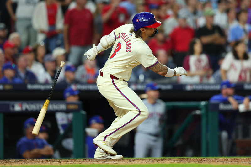 메츠와의 NLDS 2차전에서 필라델피아, 카스테야노스와 하퍼의 역전홈런으로 승리 달성