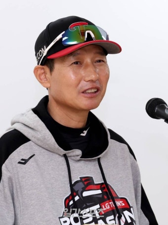[포토]염경엽 감독, 에르난데스 말곤 체력부담 없어요