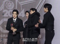 [포토] 영케이 꼭 안는 유승호