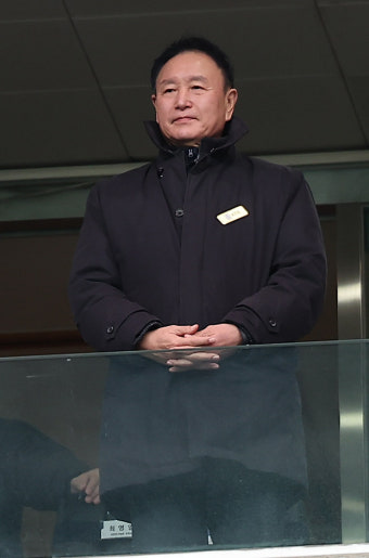 ‘정몽규 4선 도전’ 직격 비판한 허정무 후보, 코리아컵 결승전서 정 회장과 악수 [IS 상암]