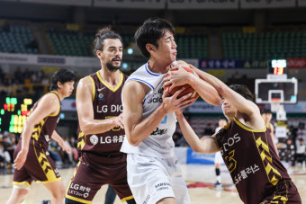 ‘마레이·타마요 동반 더블더블’ LG, 삼성에 90-74 완승…3연승 질주
