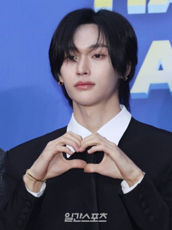 [포토] 라이즈 원빈, 잘생긴 하트