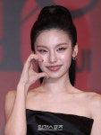 [포토] 있지 예지, 예쁜 고양이의 볼 하트