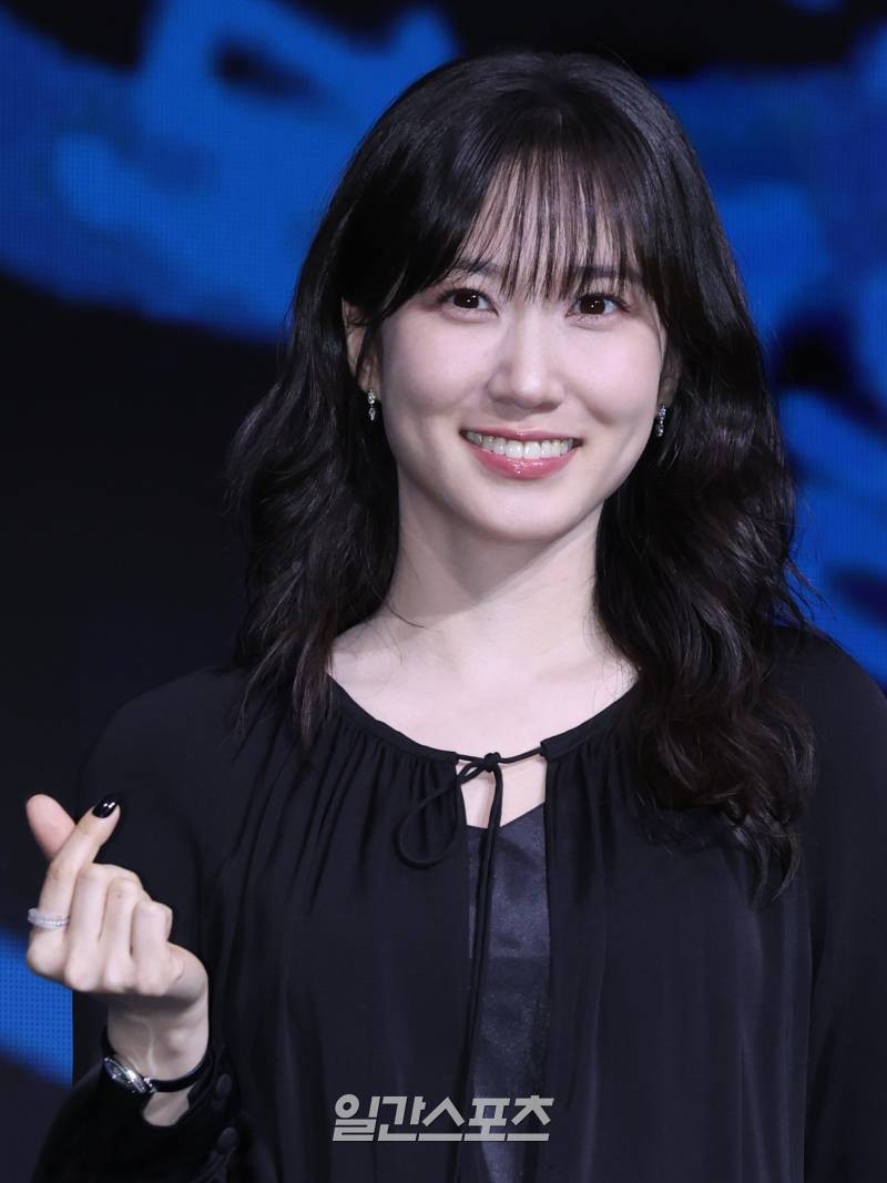 박은빈, 갤럭시 모델로 TV 화면 점령! 럭셔리 매력 뽐낸 여름 스타