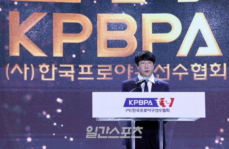 허구연 총재와 양현종 회장, 야구 발전에 대한 협력 회의 진행 중
