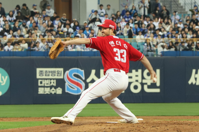 SSG 앤더슨 vs 한화 폰세, 선발 맞대결 뜨거운 화제
