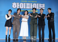[포토] 하이파이브, 주역들의 귀여운 크로스 하트 포즈