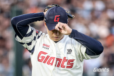 (홍)민기야 네 마킹 품절이래...인생투 펼친 롯데 국내 좌완 파이어볼러 [IS 피플]