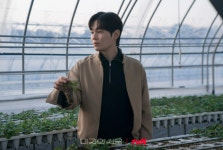 [RE스타] 평양냉면 같은 맛…‘미지의 서울’ 류경수, 담백한 로맨스 통했다