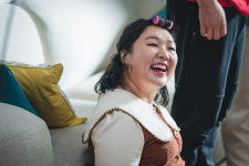 이수지, 박수지로 증명한 연기력..‘살롱 드 홈즈’ 터졌다 [RE스타]