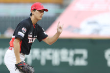 '피안타 2개인데 사사구가 7개' KIA 이의리, 2⅓이닝 4실점 강판…ERA 10.17 [IS 인천]