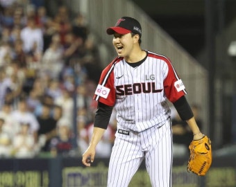 클로저 유영찬, 염경엽 감독이 꼽은 8월 MVP....