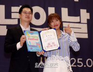 [포토]놀라 또로롱, 위촉 포즈도 신나게