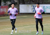 ‘파격 선발’ 홍명보호 GK 지각변동 있나…3년 4개월 만에 A매치 나서는 송범근, 가나전 활약 주목 [IS 상암]