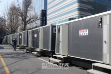 [포토] BTS 광화문 공연으로 설치된 간이 화장실