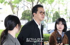 [포토] '부실 복무 의혹' 위너 송민호, 오늘 첫 재판