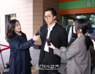 [포토] 송민호, '부실 복무' 징역 1년 6개월 구형