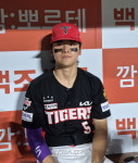 [IS 피플] 나고야 노리는 '홈런 1위' 김도영 “주어진 자리에서 열심히”