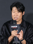 유해진 주연의 영화 암살자(들), 토론토국제영화제에서 강렬한 첫 선
