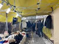 “샤넬·디올백도 여기선 10만원”…동대문 ‘노란 천막’을 가다