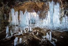 [ZOOM] 봄길 막아선 ‘역고드름’, 그러나 아름답다
