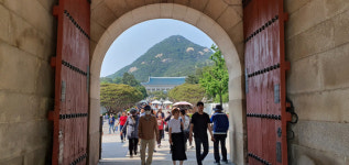 종로, 대통령 떠나니 상권 들썩이고 개발 기대감 ‘솔솔’