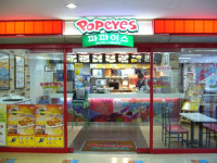 ‘사라진 뽀빠이’의 이유 있는 귀환…2년 만에 화려하게 컴백한 ‘이 치킨’ [브랜도피아]