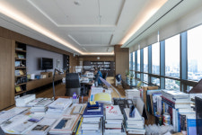 윤동한 한국콜마 회장, 글이 보물이 되다 [C-스위트]