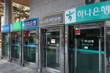 “은행 돈 잔치 안 돼” 지적에…은행권 ‘3억 목돈’ 희망퇴직금 줄일까