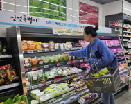 백화점도 제쳤다…‘편의점 왕국’ 된 대한민국